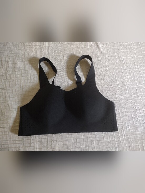 Victoria's Secret Other - VICTORIA'S SECRET VSX FEATHERWEIGHT MAX WIREFREE SPORTS BRA BLACK SZ 32B NWOT